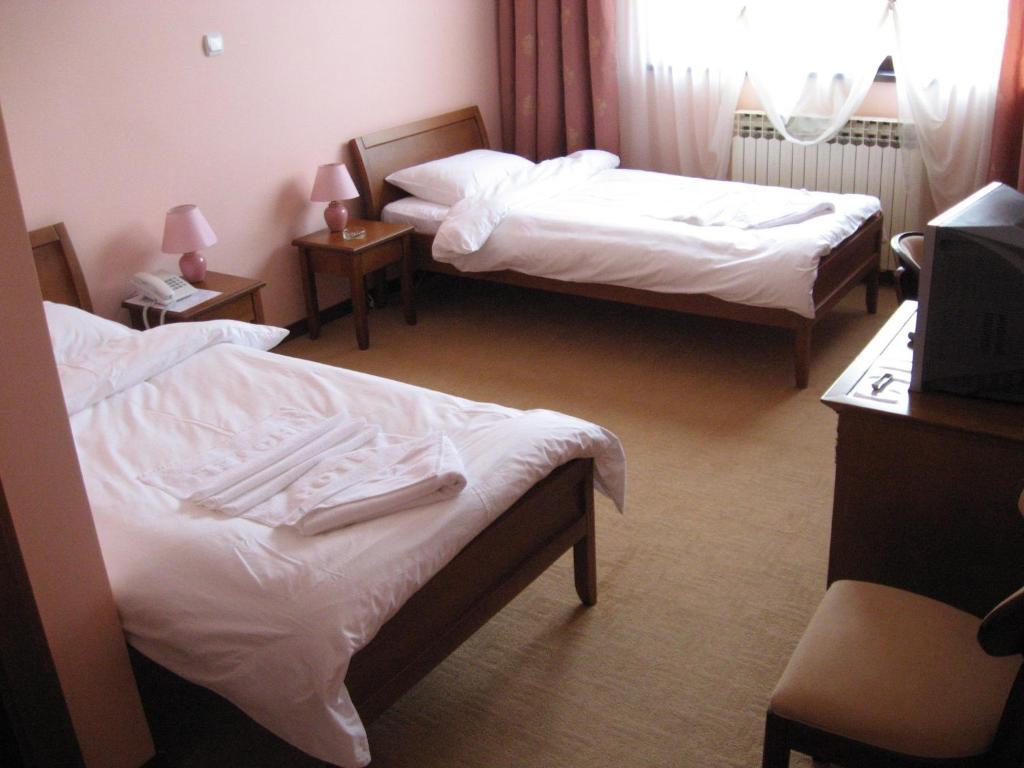 Hotel Vila Sunce Stara Pazova Habitación foto