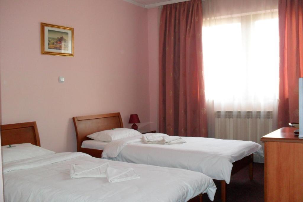 Hotel Vila Sunce Stara Pazova Habitación foto